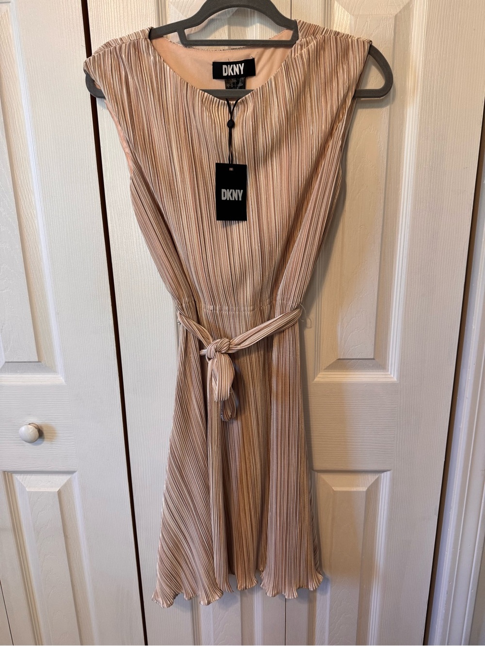 DKNY NWT Beige Taupe Pleated Midi Dress Removable Waist Tie 2 Small flaws Size 4 - Picture 2 of 16